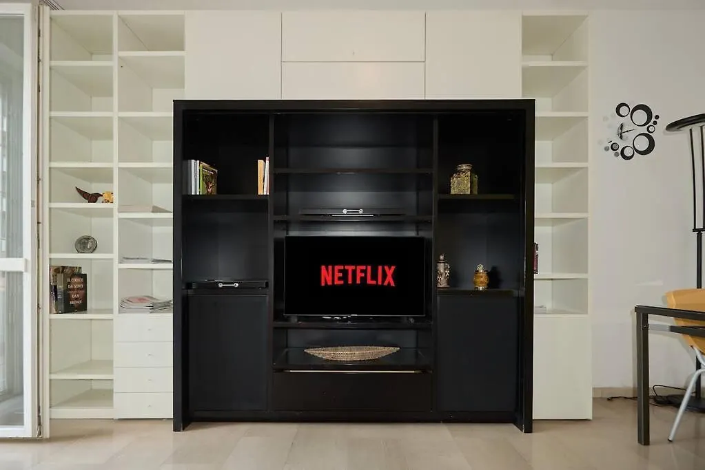 Lugano Suite - Free Internet And Netflix Milaan 0*,  Italië